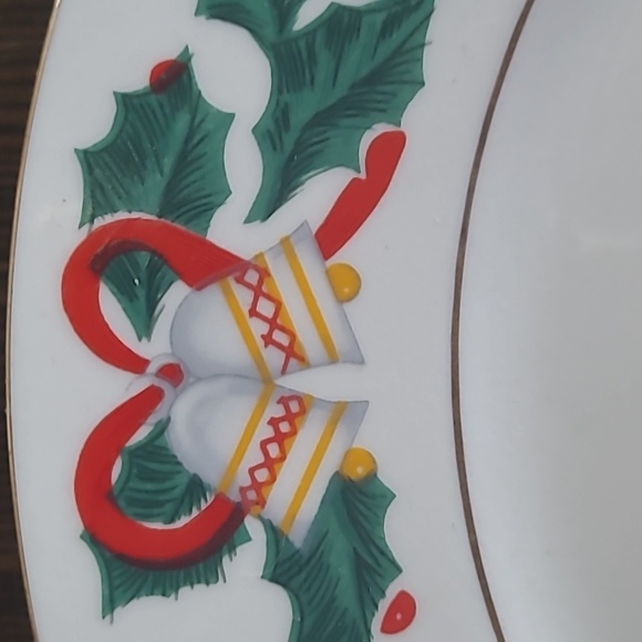 ROYAL MAJESTIC FINE CHINA 'CHRISTMAS EVE' PLATES SET OF 4 - Picture 4 of 15